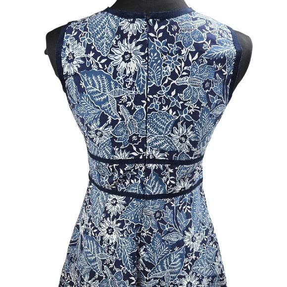 Eddie Bauer Blue Floral Sleeveless Midi Dress – Petite 2 - Picture 4 of 10
